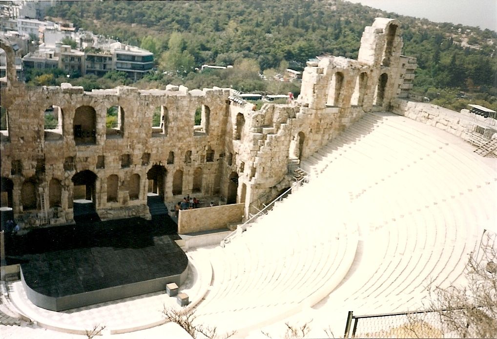 Dionýsovo divadlo  kde se konají pravidlené hudební večery